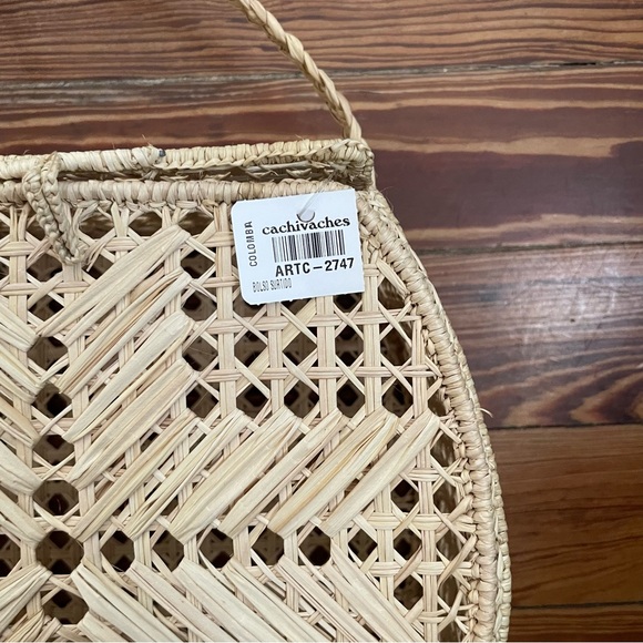 NWT Beige Woven Bag - Picture 2 of 7